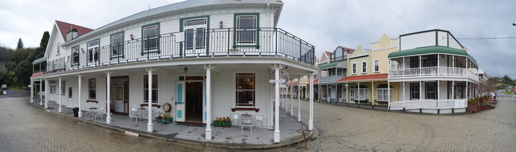 11_PanoramicOfTheStreetsOfTaurangaHistoric