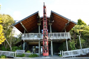 12_AMaoriStatueInFrontOfAratakiVisitorsCentre