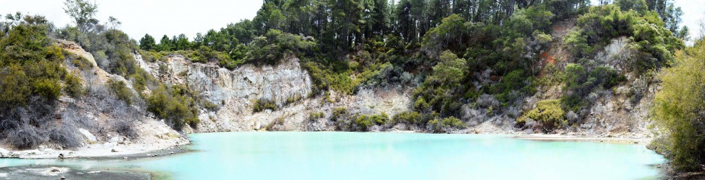 37_ATurquoiseLakeAtWaiOTapu