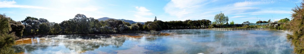51_AnotherPanoramicOfKuriauPark'sPond
