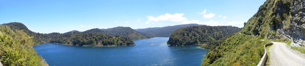 5_PanoramicOfALakeAtTeUreweraNationalPark