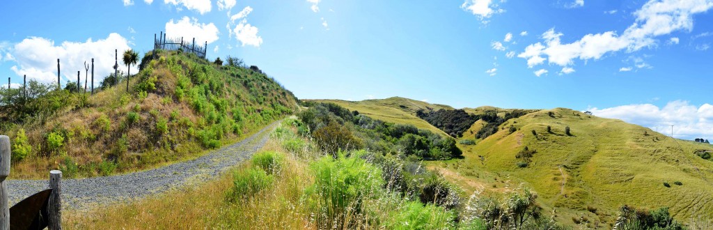 20_AnotherPanoramicOnTheWayUpToOtataraPa