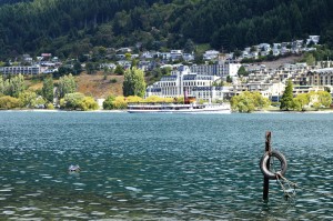 12_TheOldSteamBoatByQueenstown'sGardens