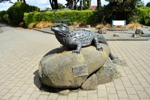 25_TheTuataraStatueInFrontOfInvercargill'sMuseum