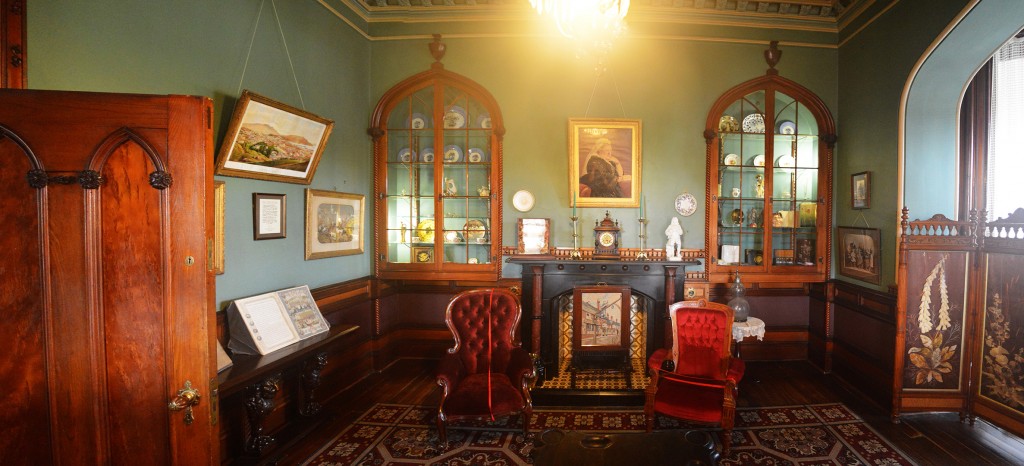 79_PanoramicOfLarnachCastle'sMenRoom