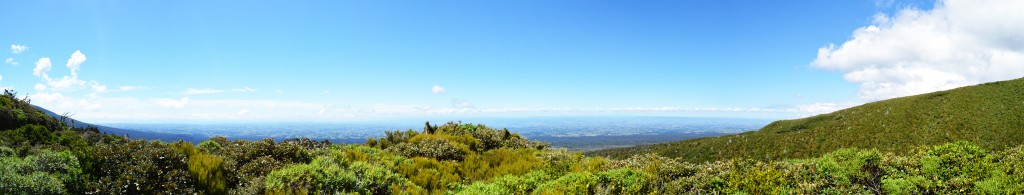 9_PanoramicOfTheValleyAroudByMountTaranaki